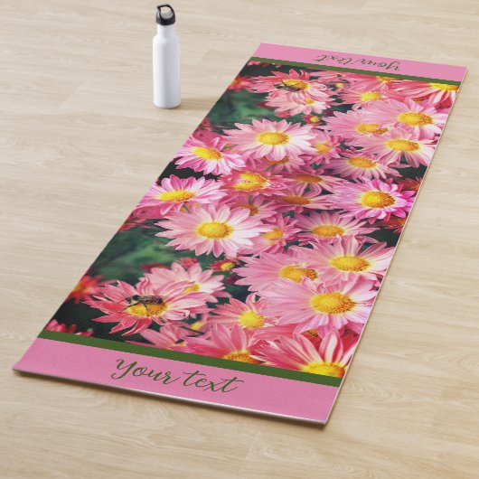 Roze Daisy Flowers en Bumble BeeBay, op maat gesne Yogamat (In situ)
