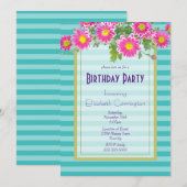Roze Daisy Flowers op Turquoise Stripes Birthday Kaart (Voorkant / Achterkant)