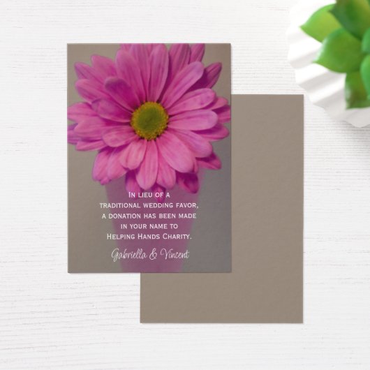 Roze Daisy in Vase Wedding Charity Favor Kaart (Bureau)