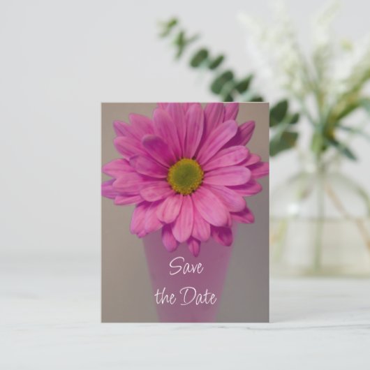 Roze Daisy in Vase Wedding sparen de Datum Aankondigingskaart (Staand voorkant)