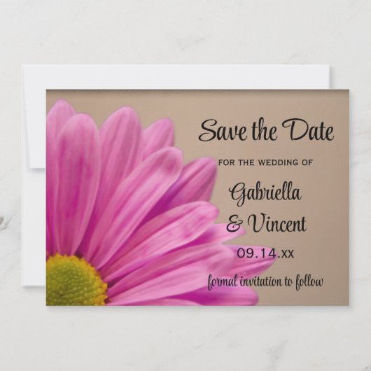 Roze Daisy op Tan Wedding Save the Date (Voorkant)