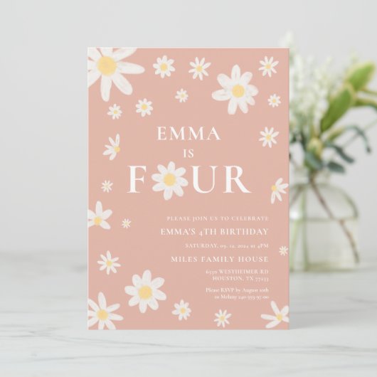 Roze Daisy Vierde 4e verjaardag uitnodiging Vier (Staand voorkant)