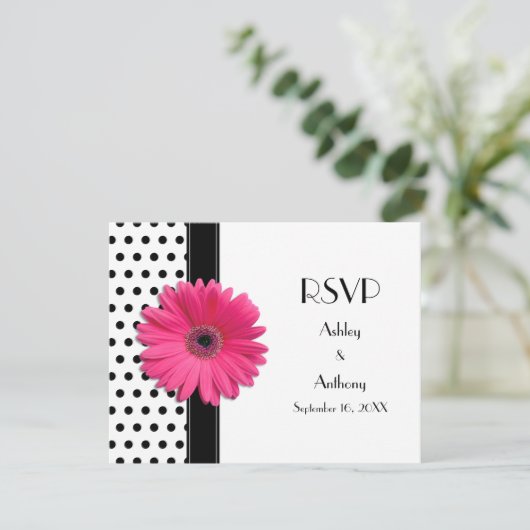 Roze Daisy Zwart Wit Polka Dot Bruiloft RSVP (Staand voorkant)