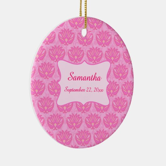 Roze Damask Baby Girl Name Persoonlijke geboorte Keramisch Ornament (Rechts)