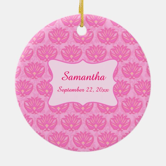 Roze Damask Baby Girl Name Persoonlijke geboorte Keramisch Ornament (Achterkant)