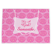 Roze Damask Baby is een meisjesnaam op persoonlijk Groot Cadeauzakje (Voorkant)