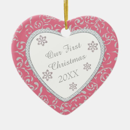 Roze Damask Faux Diamond Eerste Kerstmis Keramisch Ornament (Voorkant)