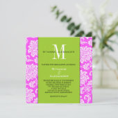 Roze Damast Groene Monogram Bruiloft Uitnodiging (Staand voorkant)