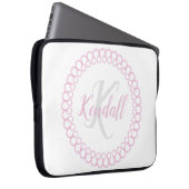 Roze decoratieve monogram laptophoes laptop sleeve (Voorkant Rechts)