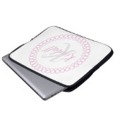 Roze decoratieve monogram laptophoes laptop sleeve (Voorkant onderkant)