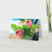 Roze desktoptulpen op een sympathiekaart kaart (Voorkant)