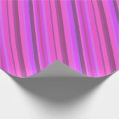 Roze diagonale strepen cadeaupapier (Hoek)