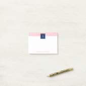 Roze diamanten patroon en marinemonogram post-it® notes (Op bureau)