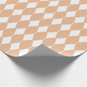 Roze diamantvormen op wit cadeaupapier (Hoek)