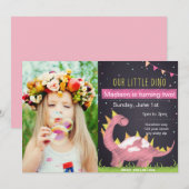 Roze Dino Birthday-uitnodiging met foto Kaart (Voorkant / Achterkant)