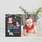 Roze Dinosaur Chalkboard Girls Dino Party Foto Bedankkaart (Staand voorkant)