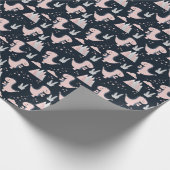 Roze dinosaurussen, donkere achtergrond, schattig cadeaupapier (Hoek)