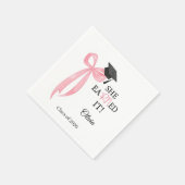 Roze diploma strik ze heeft het verdiend servetten (Hoek)