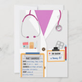 Roze Doctor Scrubs Birthday Party Invitation Kaart (Voorkant)