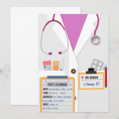 Roze Doctor Scrubs Birthday Party Invitation Kaart (Voorkant / Achterkant)