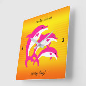 Roze dolfijnen dansen in de tropische zon vierkante klok (Hoek)