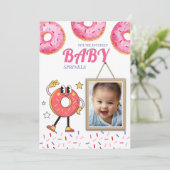 Roze Donut Baby Strooieren Uitnodiging Aanpasbaar (Staand voorkant)