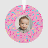 Roze donut baby's eerste kerst aangepaste foto ornament (achterkant)