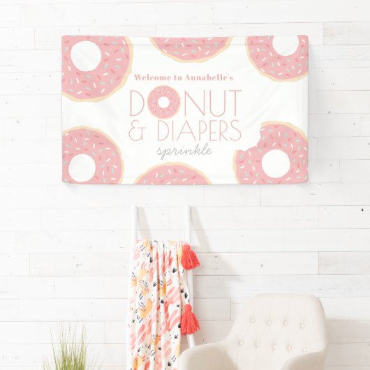 Roze Donut & Luiers Sprinkle Baby shower Spandoek (Insitu)