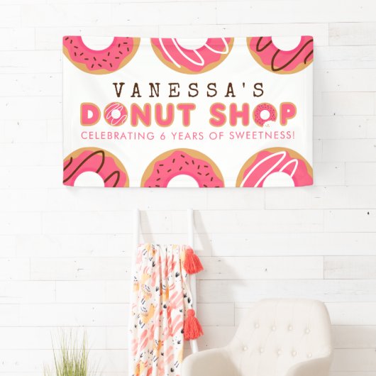 Roze Donut Shop Birthday Party Spandoek (Insitu)