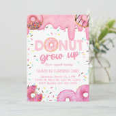 Roze donuts groeien niet op een goede uitnodiging. kaart (Staand voorkant)