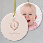 Roze Doopkruis in Crest Roos Goud Meisje Foto Keramisch Ornament<br><div class="desc">Een stijlvol religieus ontwerp met een kruis in een kam, geschikt voor de doop van een meisje. De kuif en het kruis zijn (faux) roos goud, de achtergrond is blush roze. Onder de kuif, in kleine petten, zijn er de naam, de gelegenheid en de datum, in een vergelijkbare kleur. De...</div>