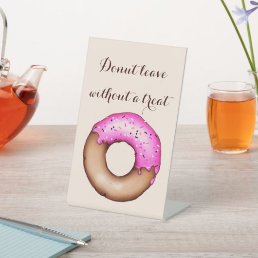 Roze Doughnut met Sprinkles Weduwnaar Donut Bar Reclamebord Met Voetstuk (Insitu)