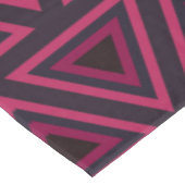 Roze driehoeken patroon tafelkleed (Gekanteld)
