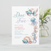 Roze duik in vijf zeemeermin 5e verjaardag kaart (Staand voorkant)