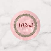 roze, dunne 102e verjaardag confetti (Kleine voorkant)