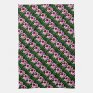roze echinacea op groene handdoek