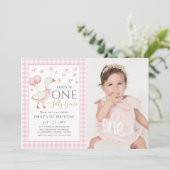 Roze Een Gekke Gans 1e Verjaardag Fotouitnodiging Kaart (Staand voorkant)