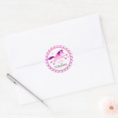 Roze eenhoorn met vleugels gepersonaliseerde naam ronde sticker (Envelop)