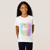 roze eenhoorn tegen regenboogachtergrond t-shirt (Voorkant volledig)