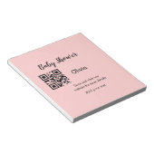 Roze eenvoudig baby shower q of code voeg naamteks notitieblok (Schuin)