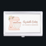 Roze, eenvoudige mixer, bakkerij visitekaarthouder<br><div class="desc">Een schattige roze cake-mixer met bloemen versiert dit hoesje van bakkerij-visitekaartje. Pas het aan met jouw naam en bedrijfsinformatie. Een geweldige plek om je visitekaartjes op te slaan. Ontworpen voor jou door Blackberry Boulevard.</div>