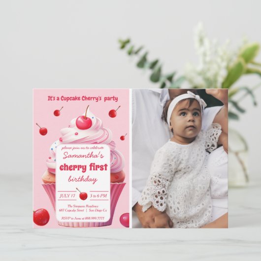 Roze eerste kersen en cupcake verjaardagsfeestje f kaart (Staand voorkant)