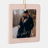 Roze Eerste Kerstmis verloofd paar Custom Photo Keramisch Ornament (Rechts)