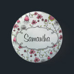 Roze Elegant bloemen met lijst voor naam Ronde Button 5,7 Cm<br><div class="desc">Een prachtig, roze patroon met roze bloemen op krullen en ronddraaiende stengels met heldere groene bladeren op een lichtblauwe achtergrond. Het lijst is de perfecte plek om dit product te personaliseren met uw naam of een korte boodschap. Werkt geweldig als een naamplaatje! Klik op Aanpassen voor meer opties, zoals tekstkleur...</div>