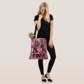 roze elegante beste mam ooit bloemig tote bag (Op model)