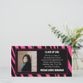 Roze en Black Zebra Photo Afstuderen Invitation (Staand voorkant)