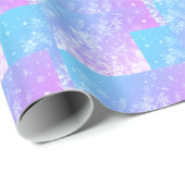 Roze en blauw Snowflake Patroon Cadeaupapier (Rol Hoek)