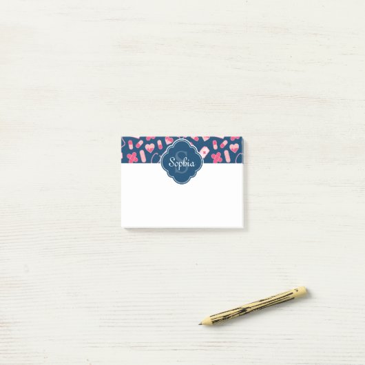 Roze en Blauw zurenpatroon met monogram Post-it® Notes (Op bureau)