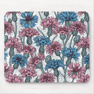 Roze en blauwe bloemen, wilde bloemen op wit muismat