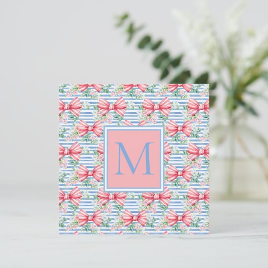 Roze en Blauwe Bogen Bloemen en Strepen Monogram (Staand voorkant)
